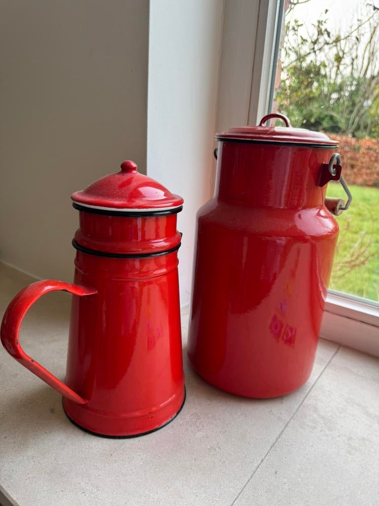 Koffiekan en melkbus, Ophalen