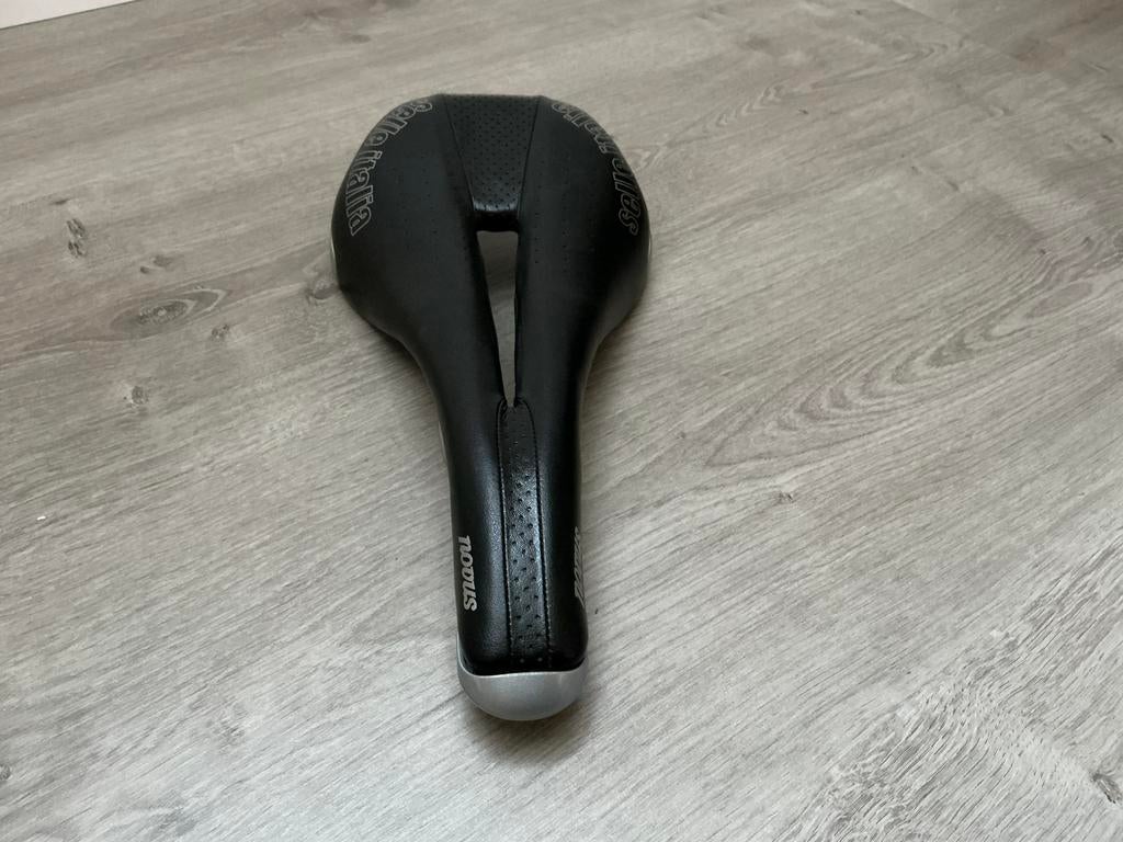 Selle Italia Novus fietszadel, Enlèvement, Comme neuf