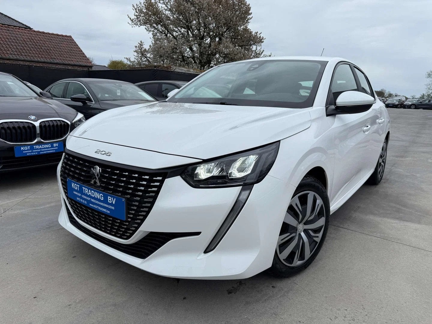 Peugeot 208 1.2i FULL LED CAMERA NAVIGATIE CARPLAY PDC AIRCO, Stof, 1199 cc, 1055 kg, Wit