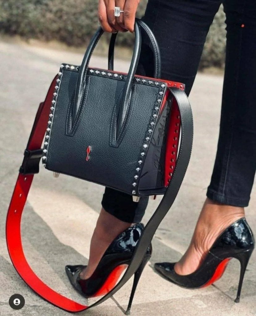 Sac à main noir Louboutin look moyen neuf, Envoi, Neuf, Noir, Sac à main