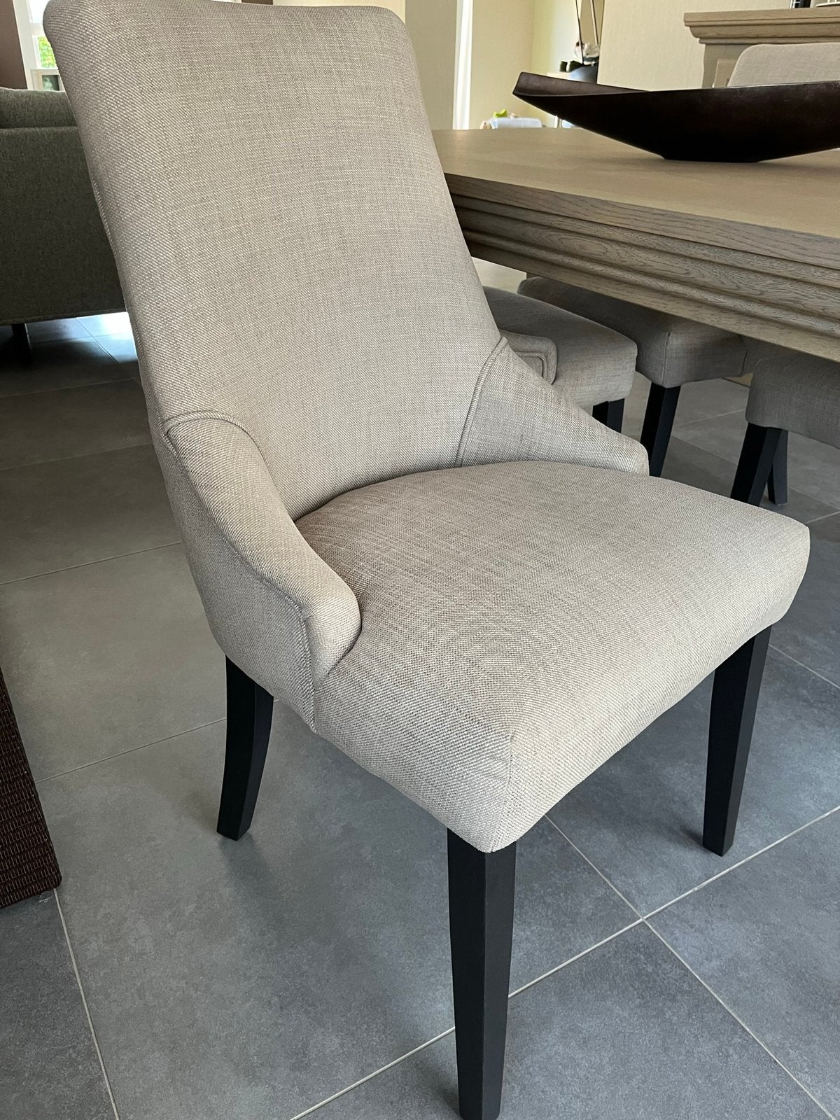 4 landelijke kloeke stoelen beige stof donker eiken poten, Huis en Inrichting, Stoelen, Ophalen, Zo goed als nieuw, Stof
