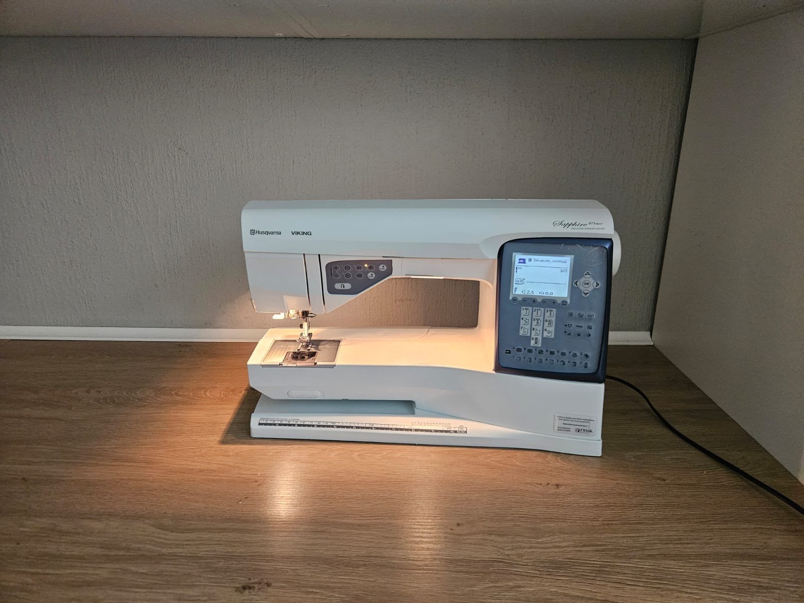 Husqvarna Viking Sapphire Naaimachine, Hobby en Vrije tijd, Naaimachines en Toebehoren, Ophalen, Zo goed als nieuw, Naaimachine
