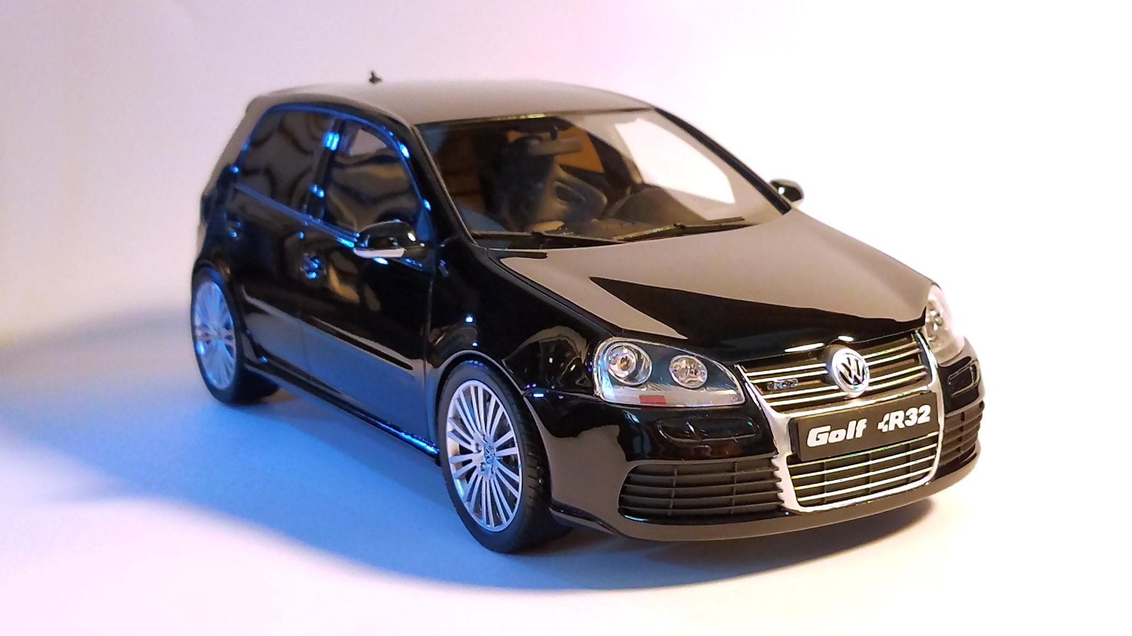 Ottomobile Volkswagen Golf 5 R32 1:18, Enlèvement, Neuf, Voiture, OttOMobile