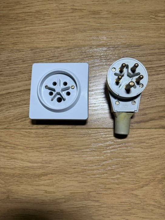 Vynckier contactdoos met stekker 32A-400V, Doe-het-zelf en Bouw, Ophalen, Zo goed als nieuw, Overige merken, Stekker