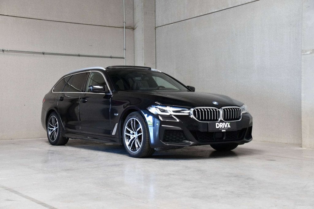 BMW 5 Serie 530 Touring X-Drive I PHEV I M-SPORT I Adaptief, Automaat, Zwart, Leder, Bedrijf