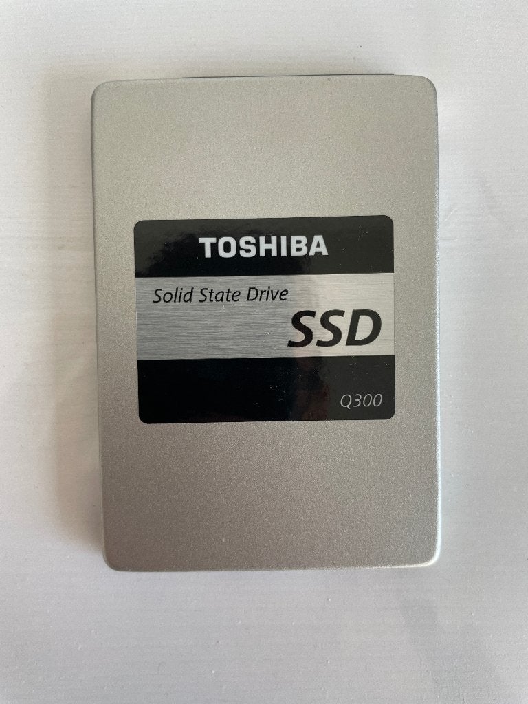 Toshiba Q300 240GB SSD 2.5" SATA III Solid State Drive, Computers en Software, Intern, Toshiba, Ophalen of Verzenden, Zo goed als nieuw