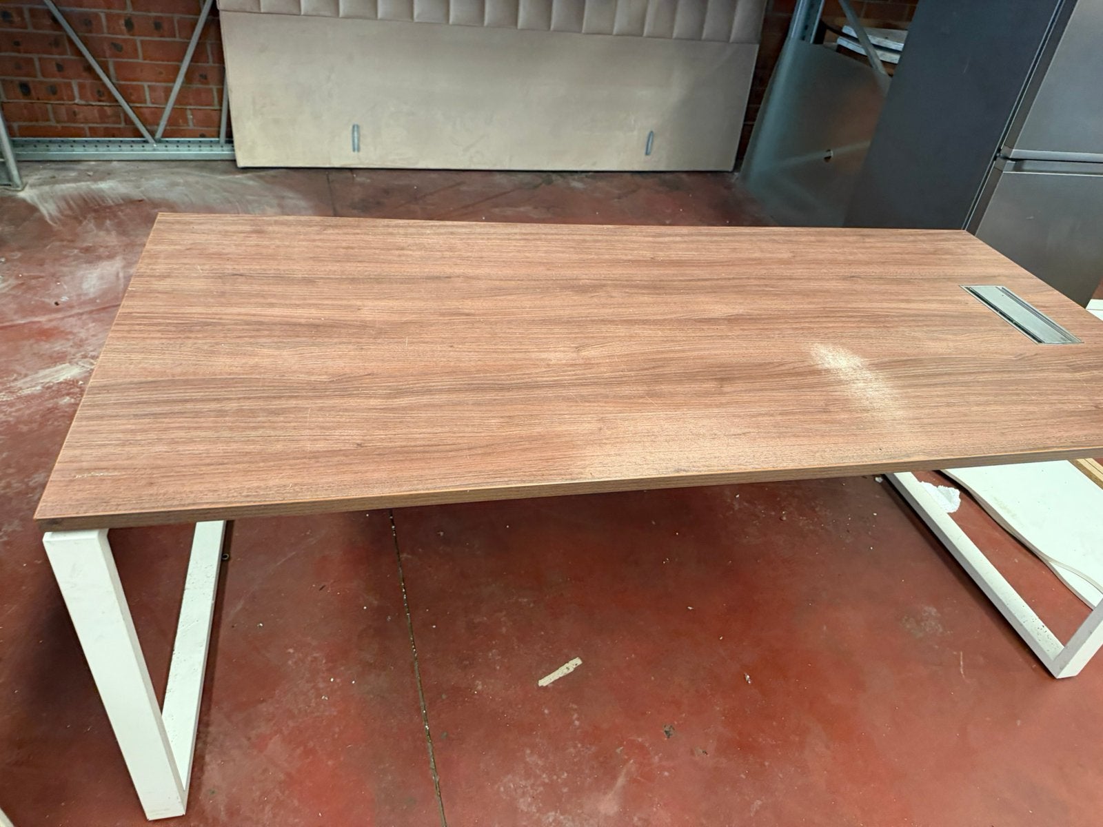 Bureau tafel vol hout, Ophalen, Zo goed als nieuw