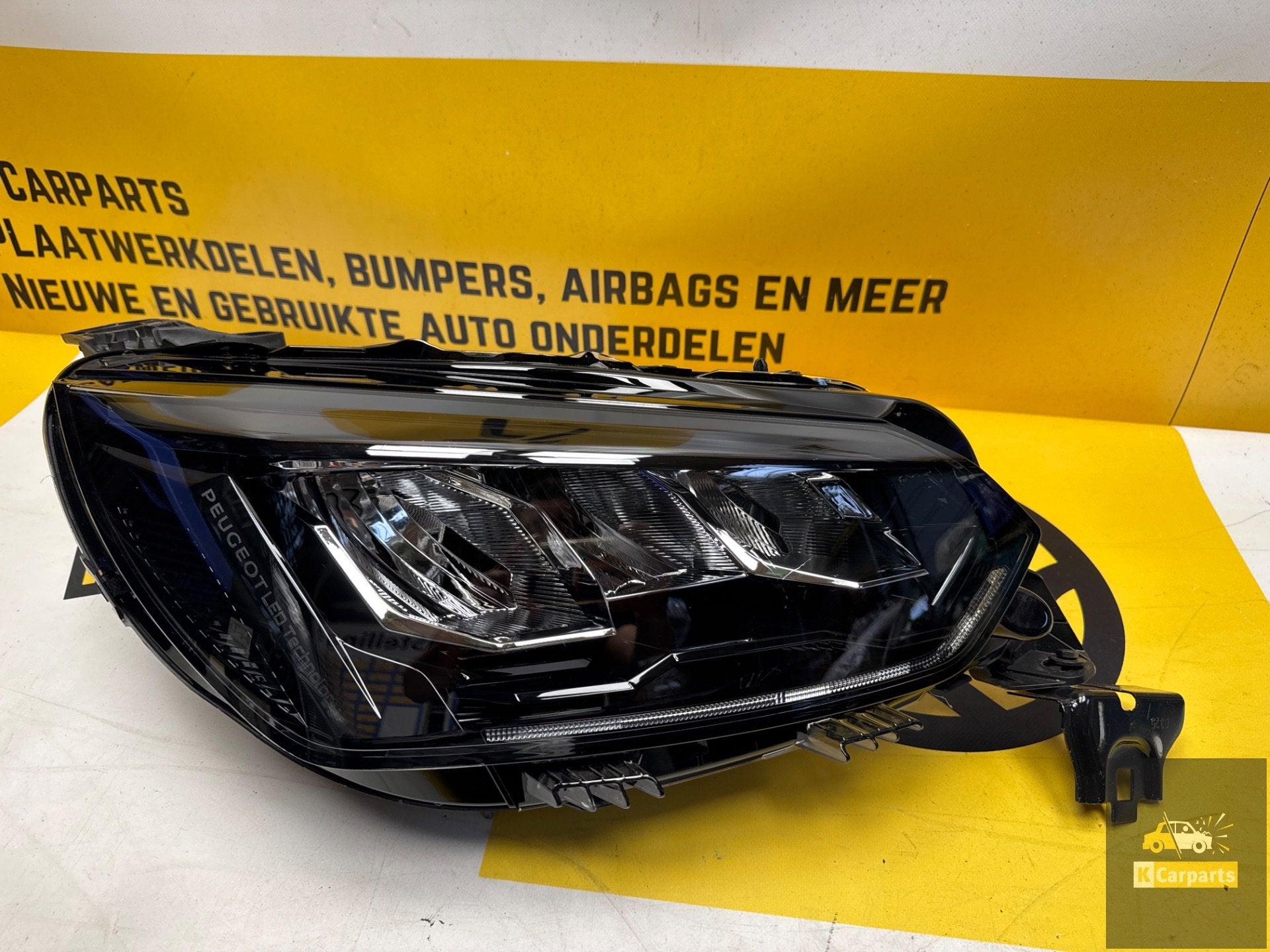 Phare avant PEUGEOT Droit 208 II 2 2008 II 2 LED 19-23, Info@fabrikant.eu, Fabrikant BV, Fabrikantstraat 1
1000 AA  Amsterdam, NL