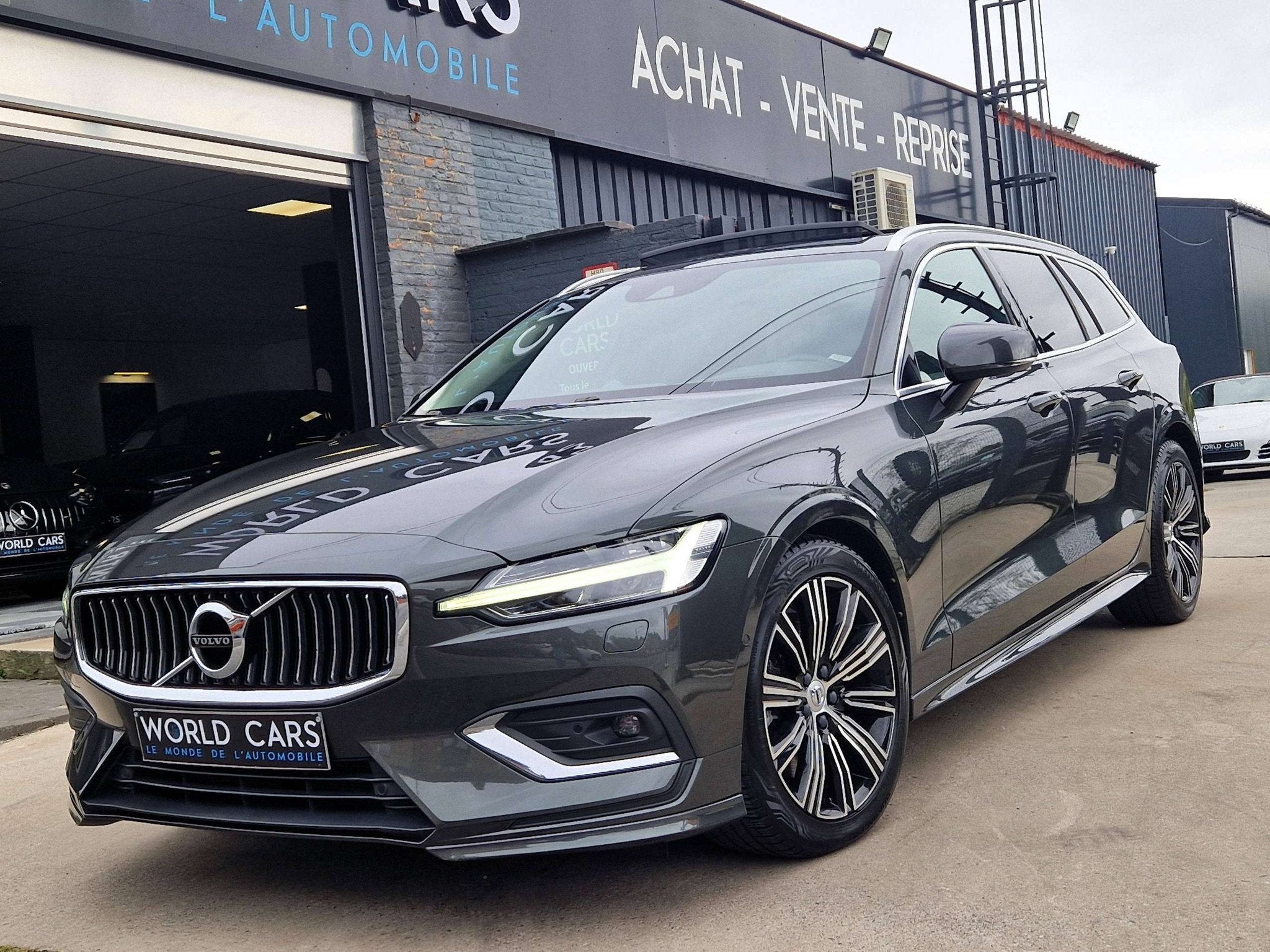 Volvo V60 2.0 D4 Inscription Geartronic - BOITE AUTO - TOIT, Auto's, Gebruikt, 4 cilinders, 1969 cc, Leder