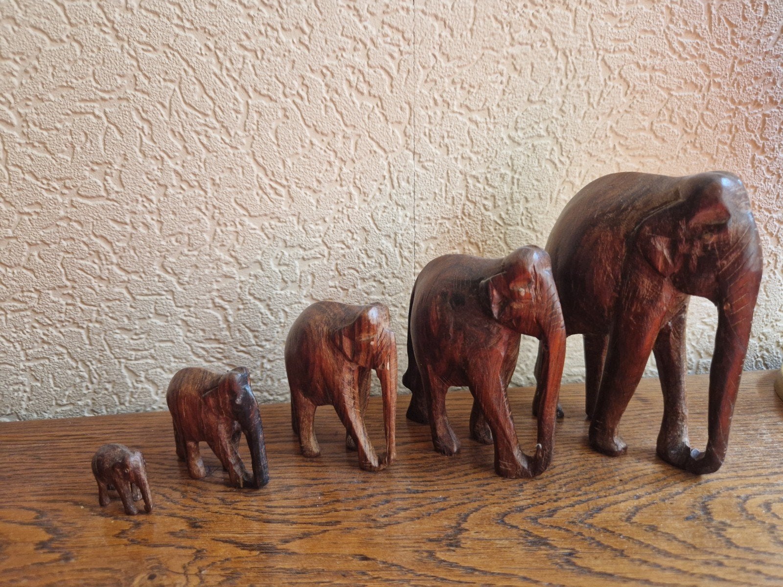 Famille de 5 éléphants en bois, Mammifère, Statue, Bois, Asie