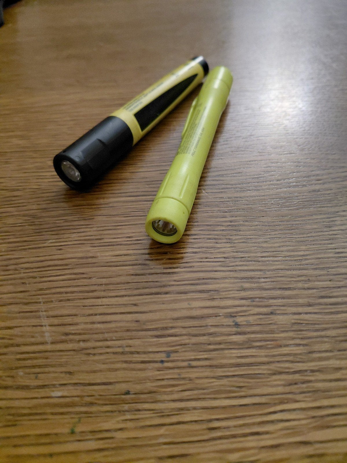 2 zaklampen, Caravans en Kamperen, Ophalen of Verzenden, Zo goed als nieuw, Batterij