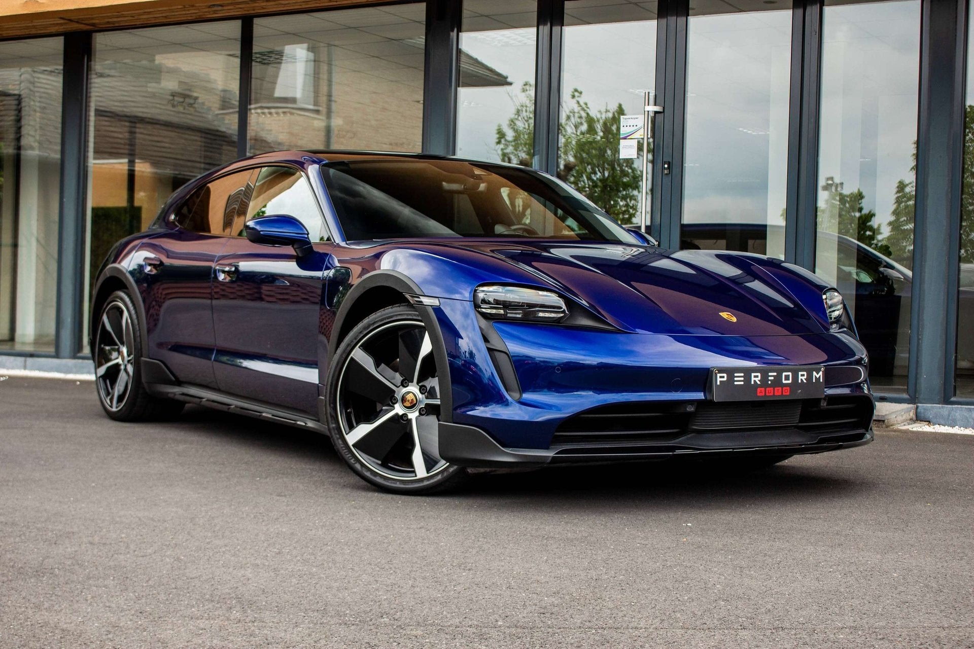 Porsche Taycan 4 CROSS TURISMO*93kWh BATTERY*PORSCHE APPROVE, Autos, Porsche, Achat, Noir, 5 portes, Break