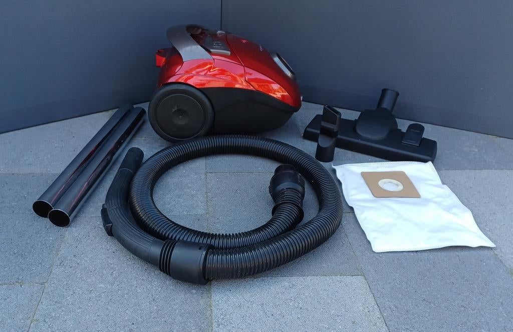 Nedis Compacte Stofzuiger 700w BIJNA NIEUW, Ophalen of Verzenden, Stofzak, Stofzuiger