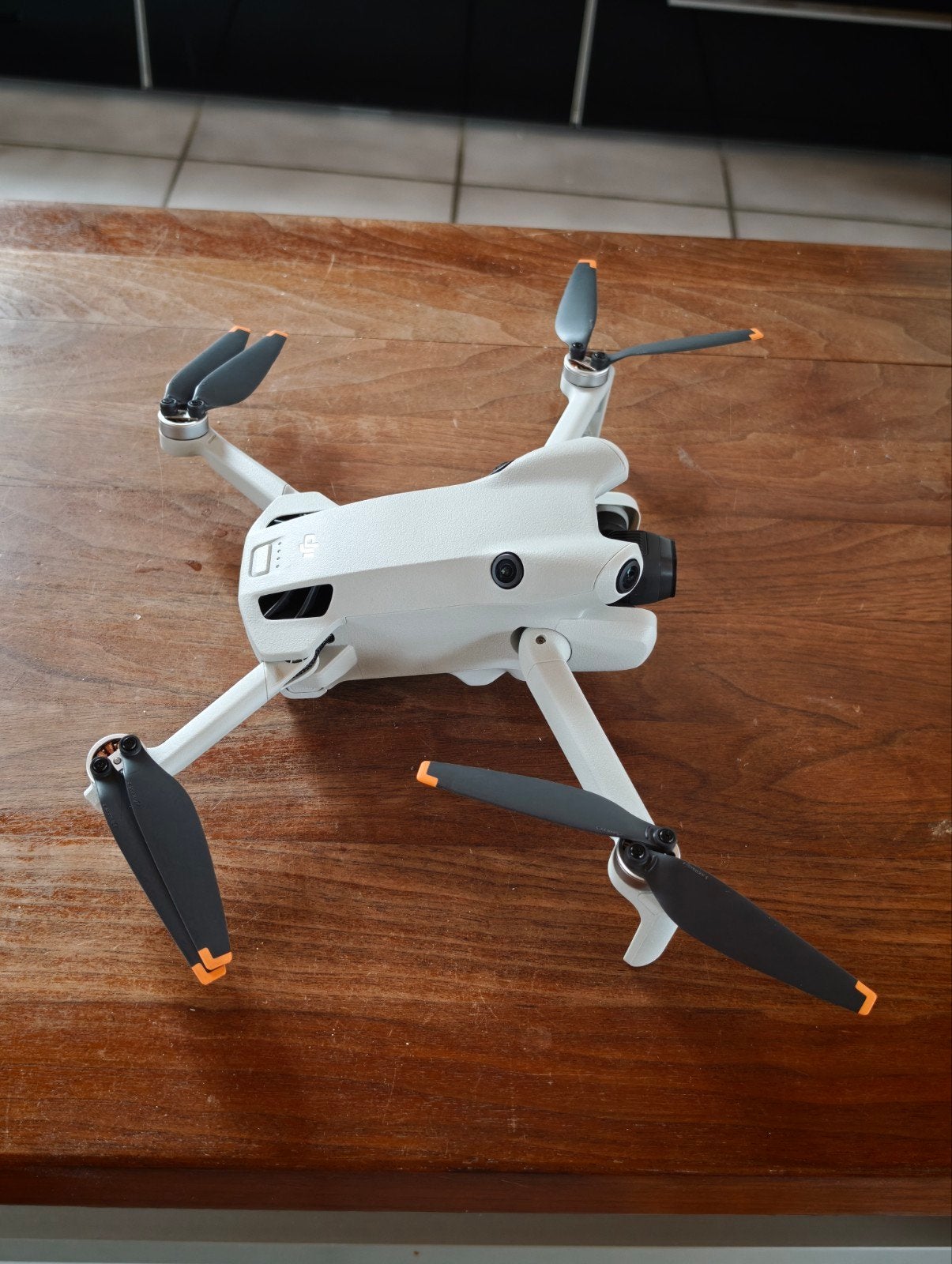 DJI Mini 4 Pro + 2 batterijen + RC-N2 + tas – slechts 2x gev, Audio, Tv en Foto, Ophalen, 30 tot 45 minuten, Cameradrone, 5 tot 10 kilometer