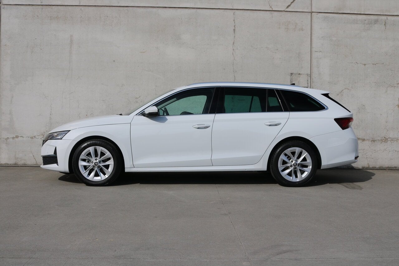 Skoda Octavia 1.5 TSI DSG, Auto's, Skoda, Zwart, 4 cilinders, Wit, Bedrijf