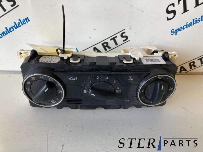 Kachel Bedieningspaneel van een Mercedes B-Klasse, Gebruikt, -, Ophalen of Verzenden, -
