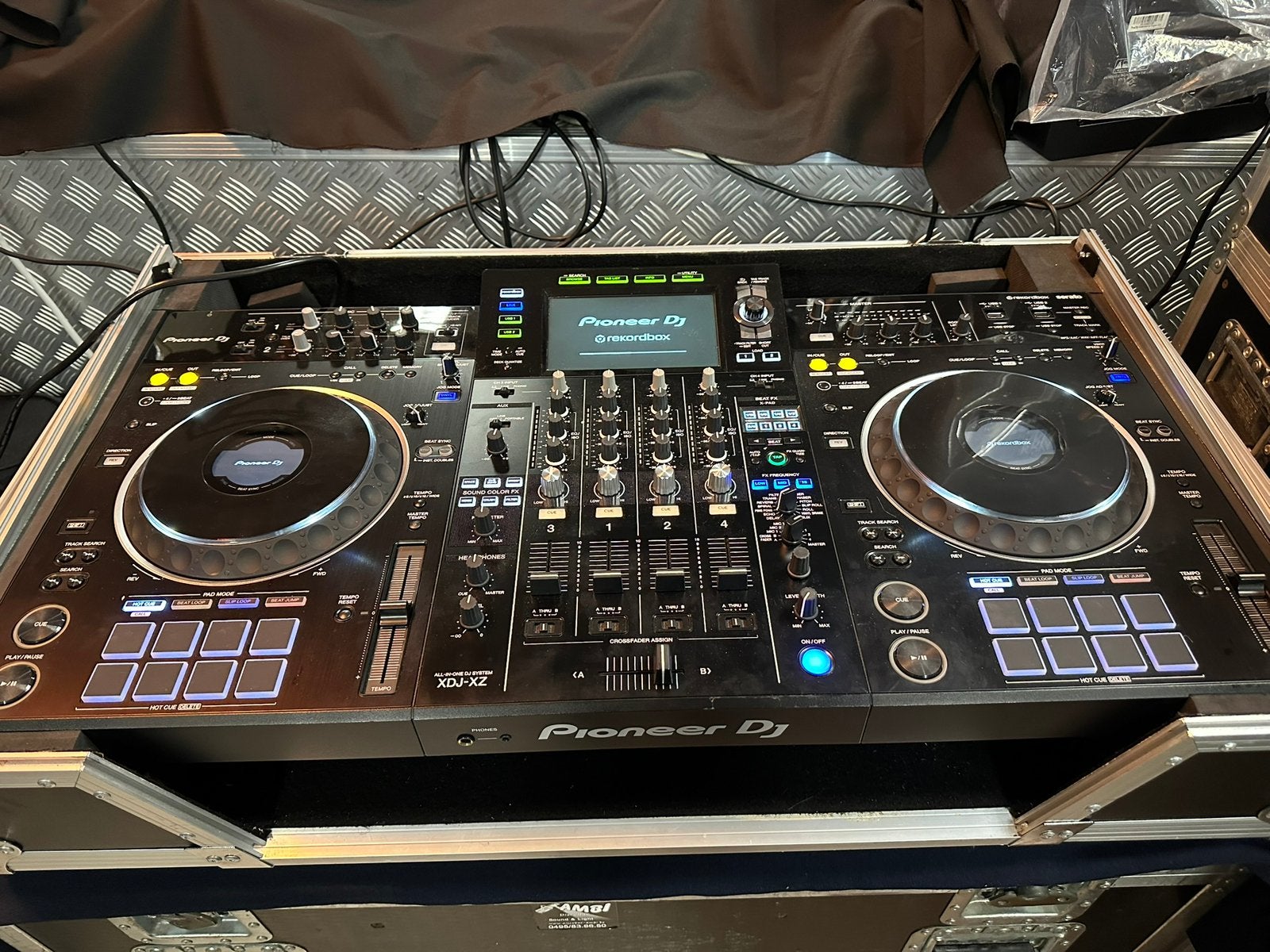 Pioneer xdj-xz met flightcase in nieuwstaat, Muziek en Instrumenten, Ophalen of Verzenden, Zo goed als nieuw