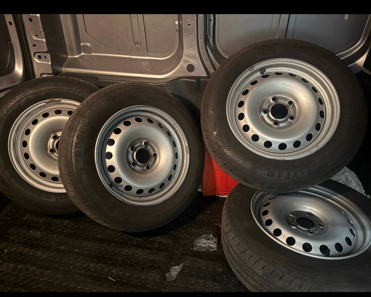 Peugeot Partner winterbanden op stalen velgen 195/65 R15, Autos : Divers, Remorques Pièces, Enlèvement, Utilisé