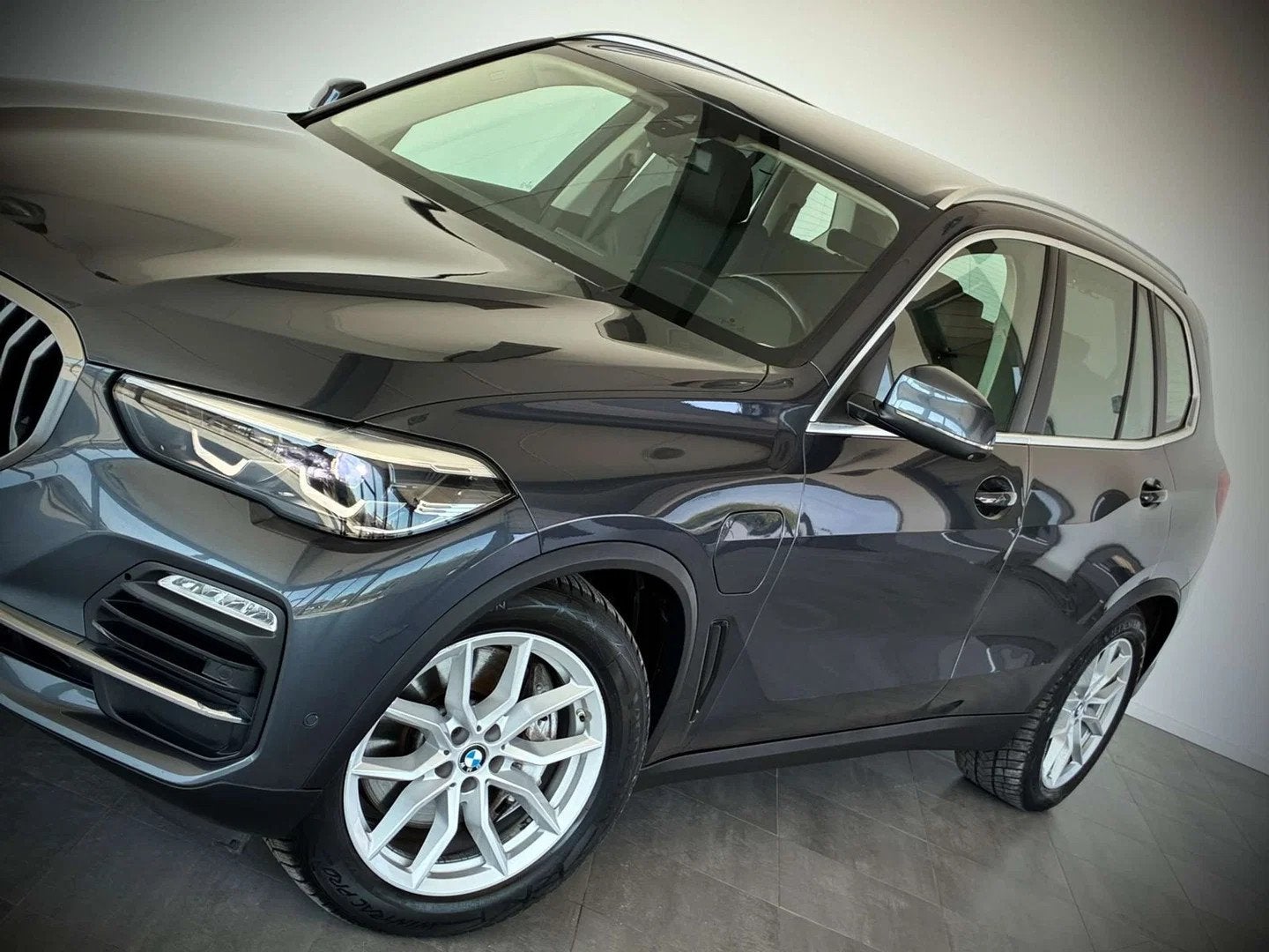 BMW X5 3.0A xDrive45e PHEV 1ERPRO-COCKPIT-CARPLAY-CAMERA360-, Auto's, Gebruikt, Blauw, Skiluik, Leder