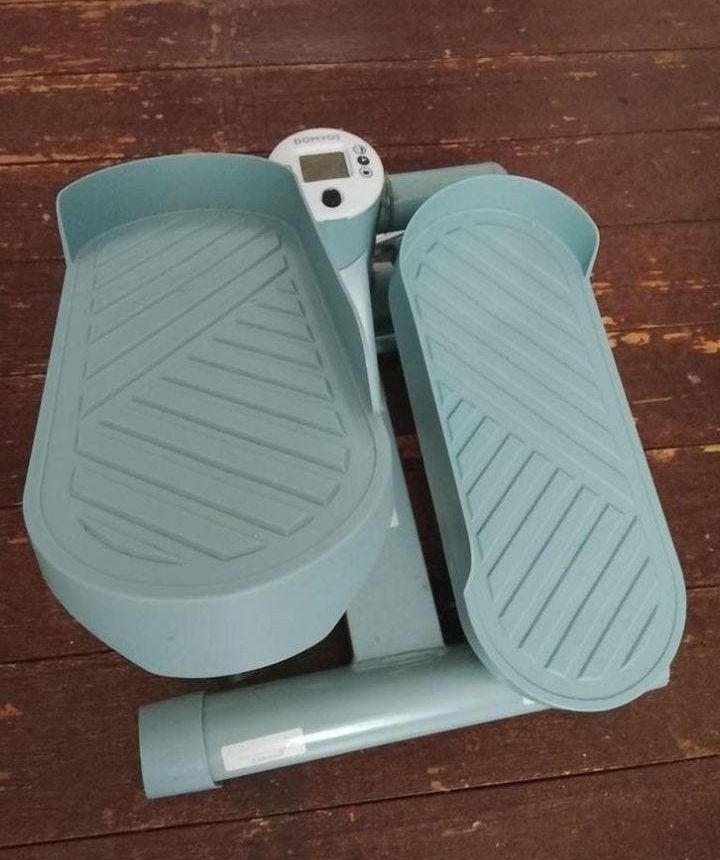 Mini stepper Domyos MS100 en état neuf – jamais utilisé., Sports & Fitness, Enlèvement, Neuf, Jambes