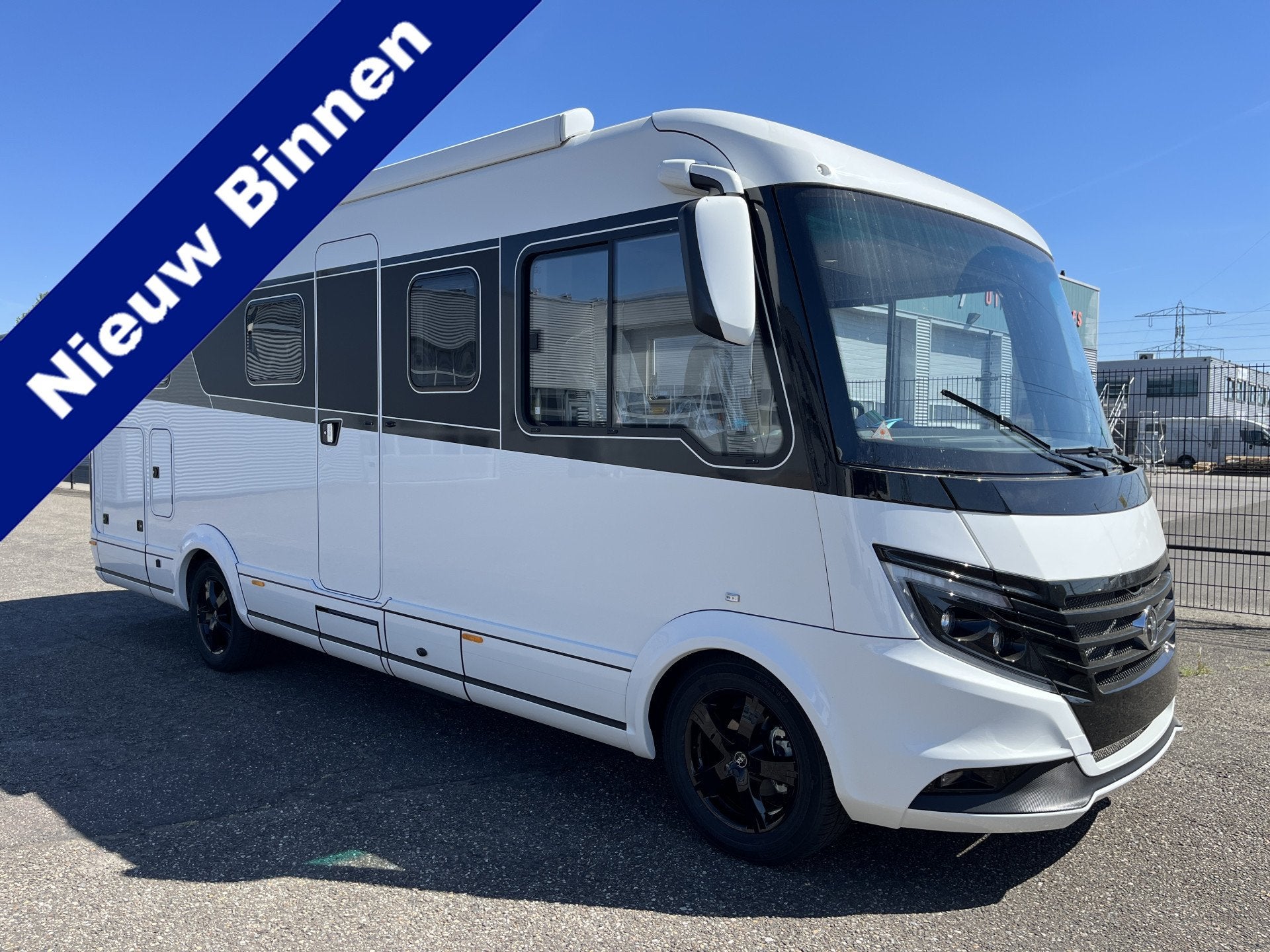 Niesmann+Bischoff iSmove 6.9E 180pk 8-traps Aut Geen Hefbed, Caravans en Kamperen, Mobilhomes, Niesmann+Bischoff, Galliersweg 39
5349AT  OSS, NL