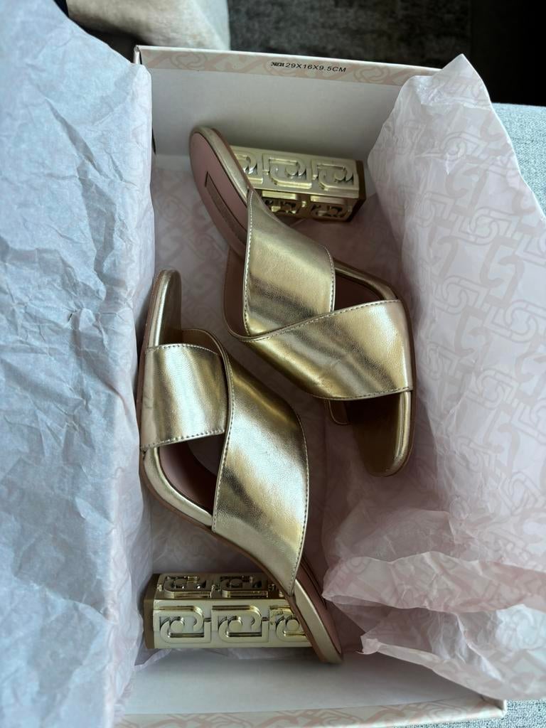 Chaussons dorés Lio Jo M36, Enlèvement, Comme neuf