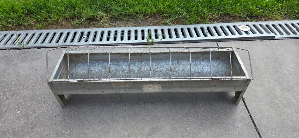 Galvaniseerde voederbak voor kippen of konijnen – Vintage, Ophalen