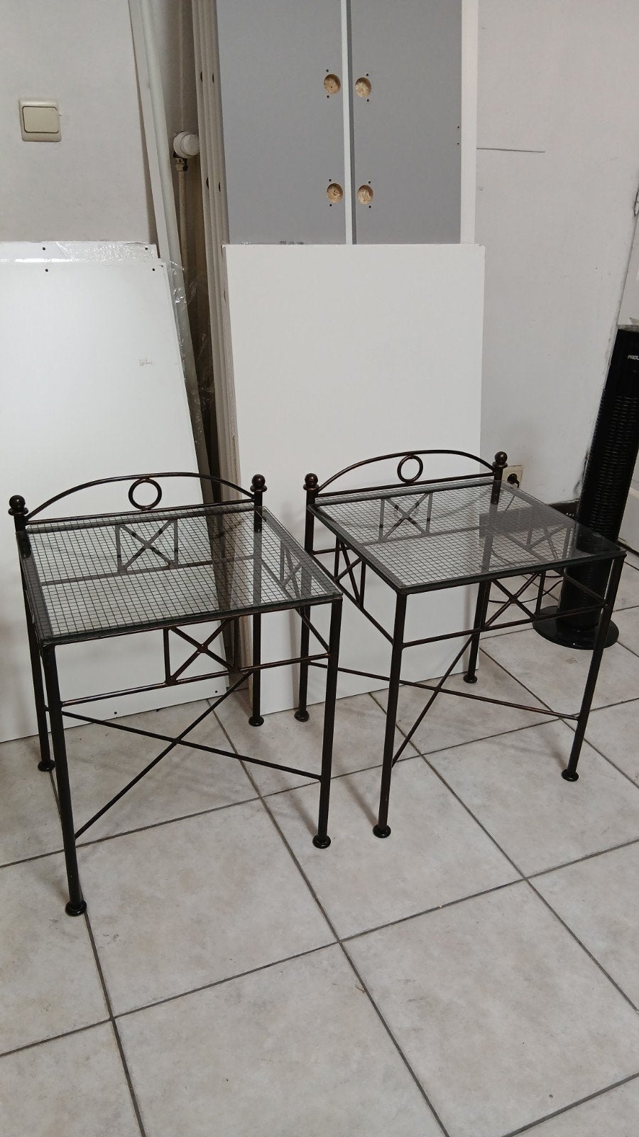 2 nachtkastjes van smeedijzer en glas, Ophalen