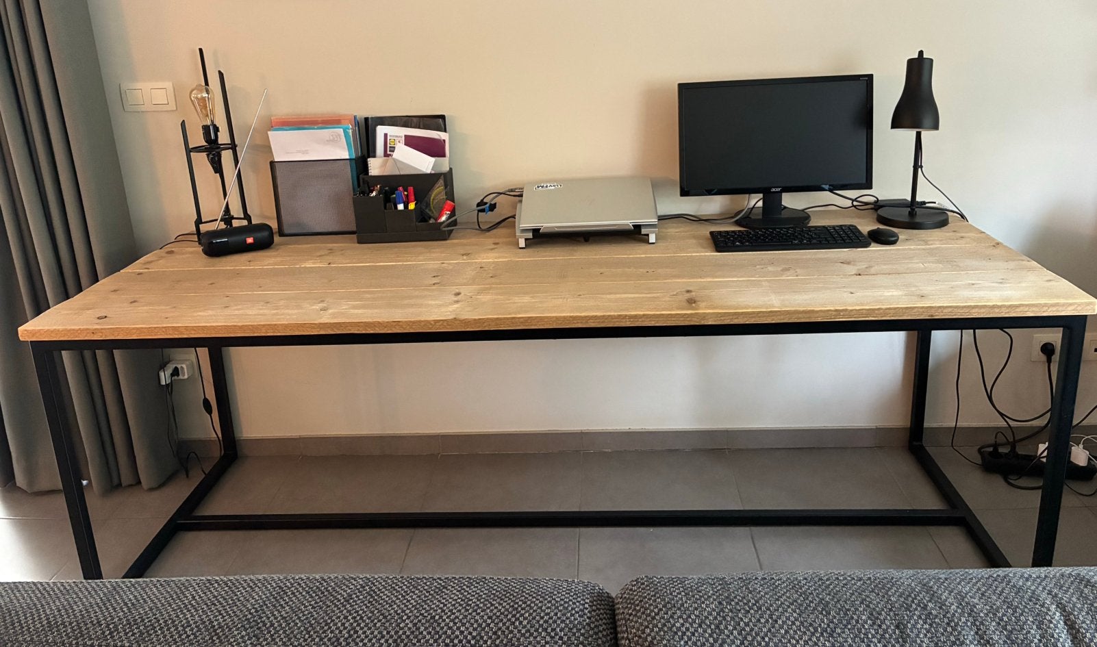 Tafel/bureau in steigerhout met zwart stalen onderstel, Enlèvement, Comme neuf, Noir