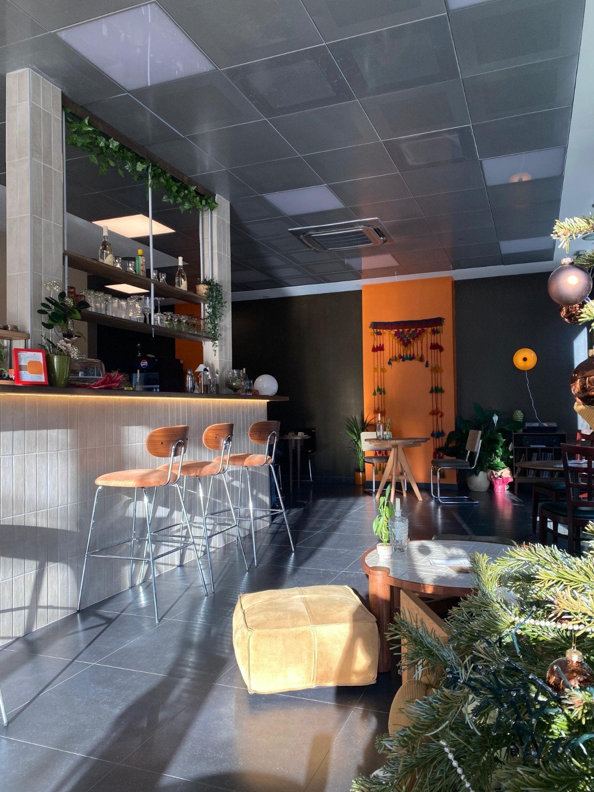 Bar tapas tea Room a remettre, Offres d'emploi