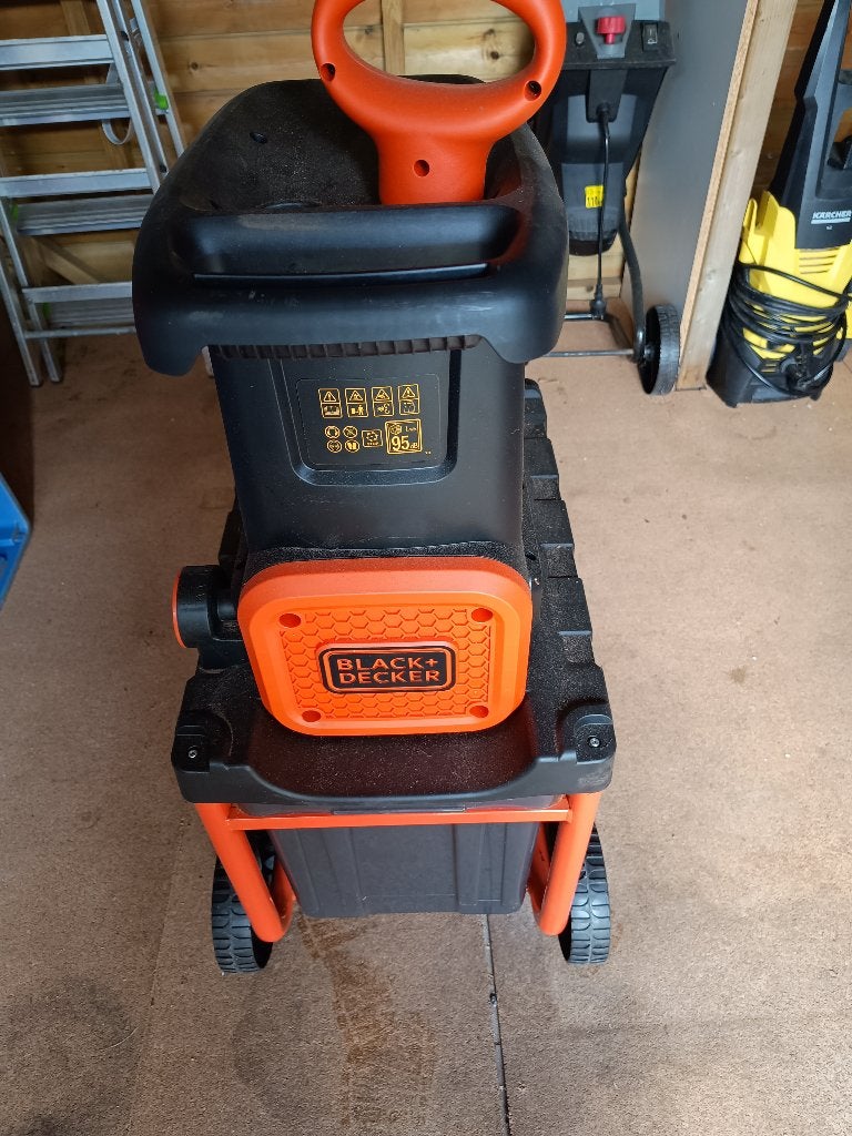 Hakselaar Black & Decker, Tuin en Terras, Hakselaars, Ophalen, Zo goed als nieuw, Black&Decker, Met opvangbak