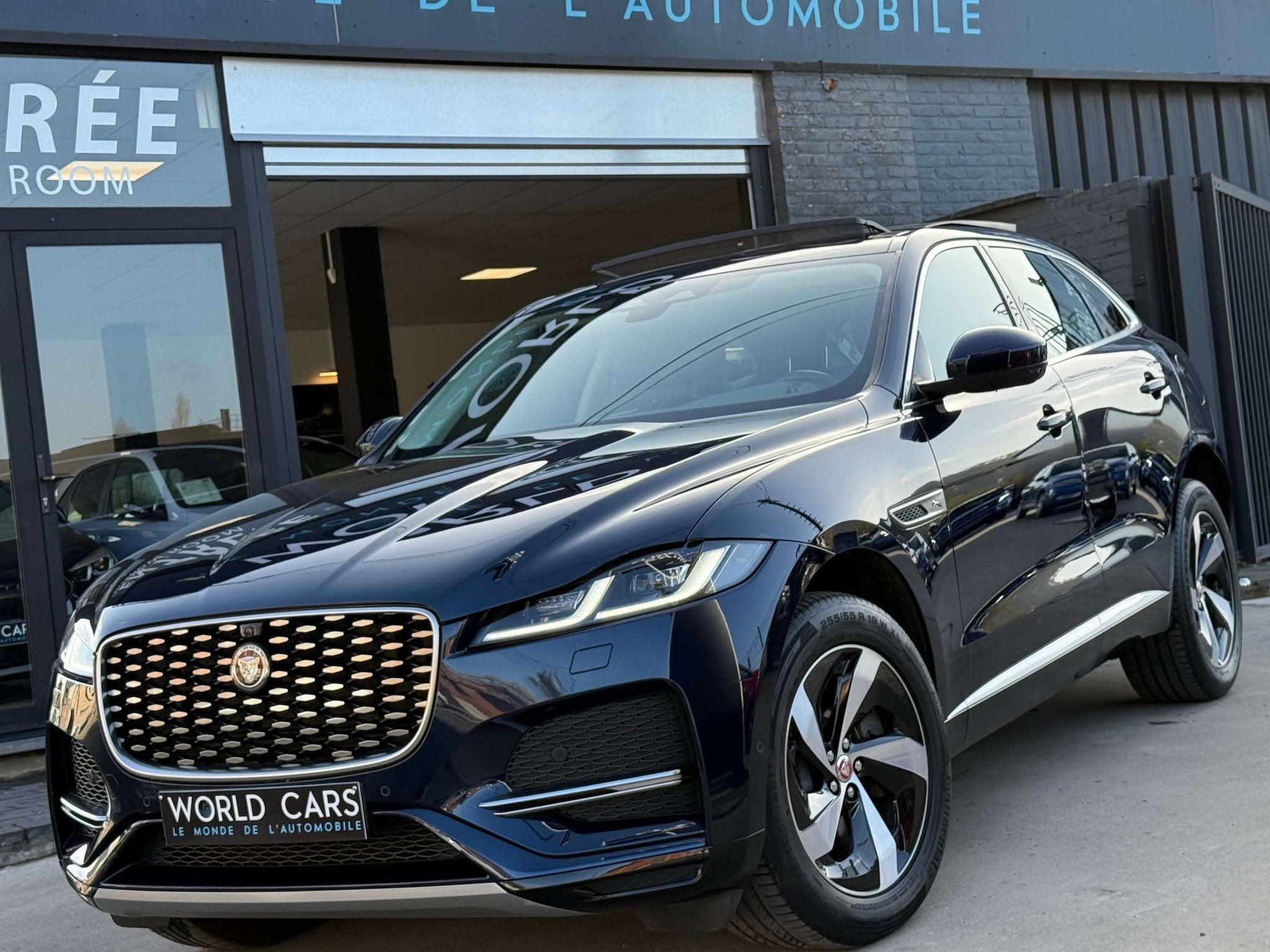 Jaguar F-Pace PHEV 2.0T P400e PORTFOLIO PANO COCKPIT CAM360, Auto's, Jaguar, Gebruikt, Blauw, Leder, Bedrijf