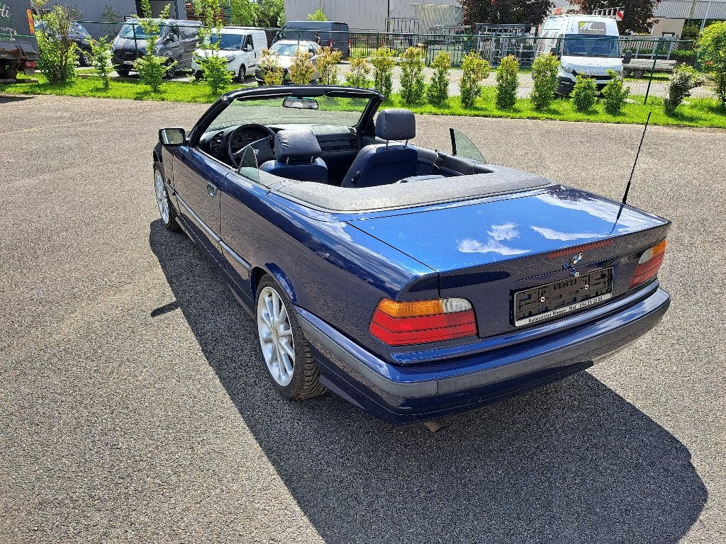 BMW 318i Cabrio 04/1996, foto 3