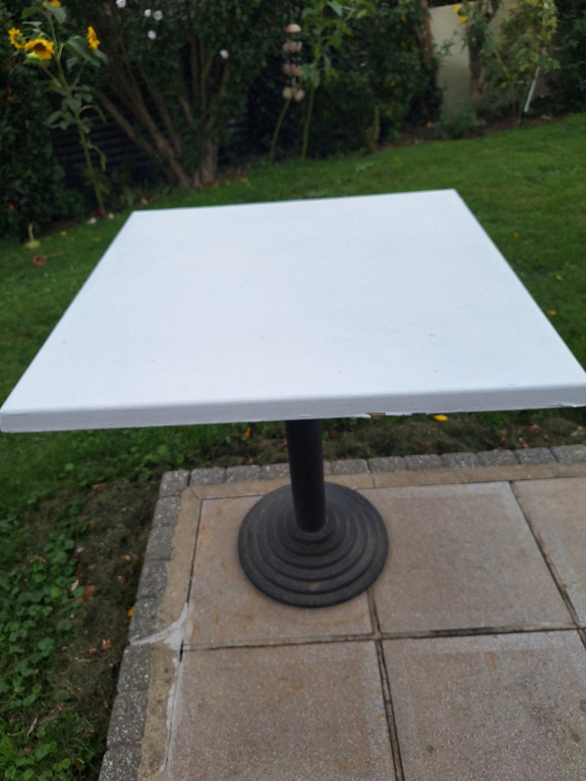 2 IDENTIEKE TERRAS- OF TUINTAFELS, Ophalen, Gebruikt, Vierkant, Metaal