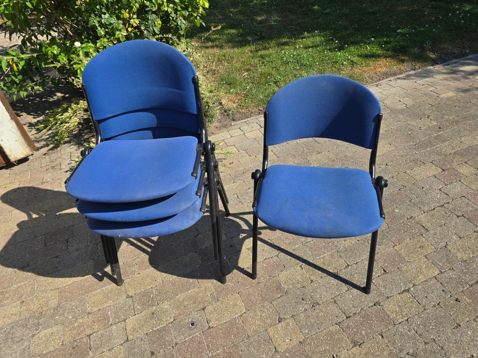 4 stapelbare stoelen – blauw met zwart metalen frame, Ophalen