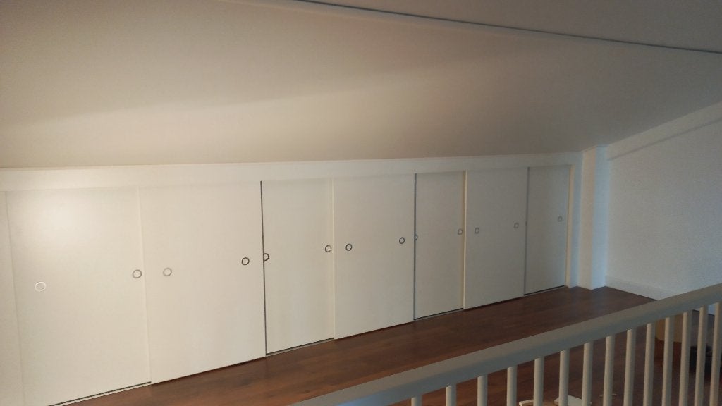 Kastenwand knieschot kast schuine wand schuifdeuren op maat., Enlèvement, Porte coulissante, Neuf, Bois