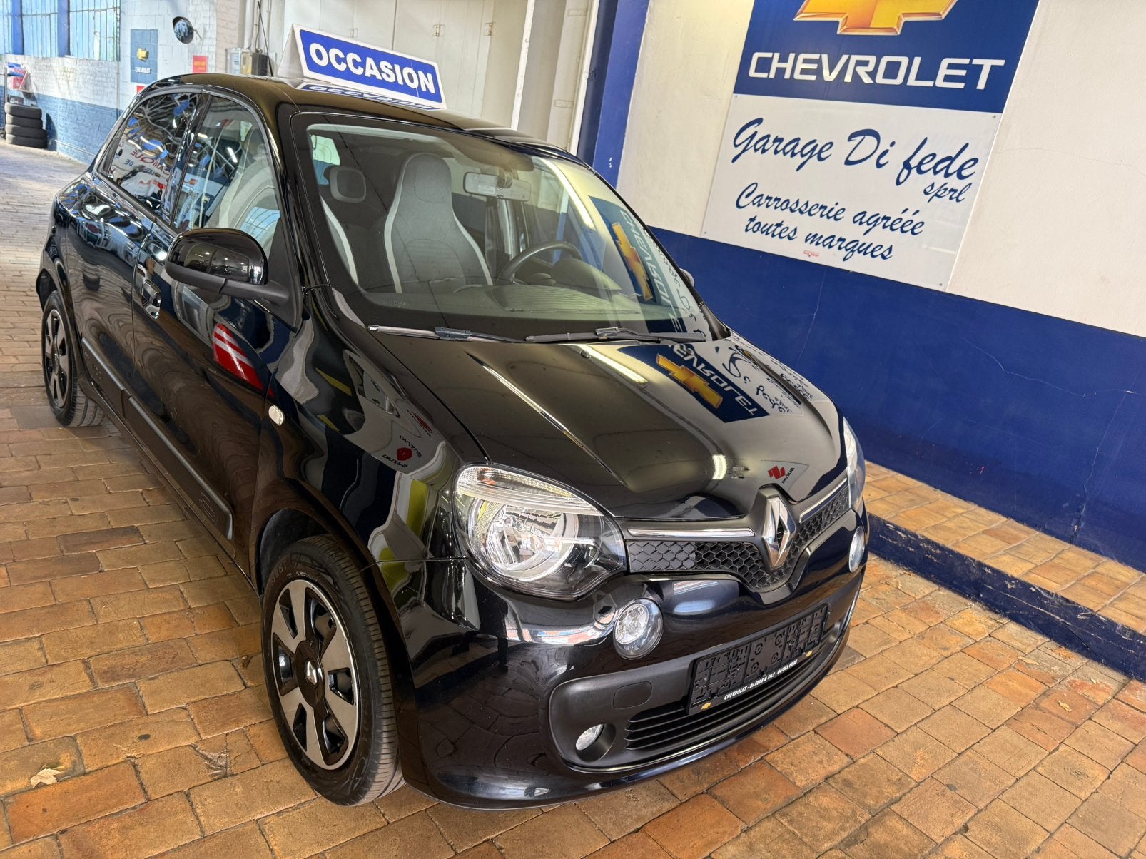 Renault Twingo limitend 1.0i 71 cv  airco 11-2018, Autos, Euro 6, Entreprise, Boîte manuelle, Entretenue par le concessionnaire