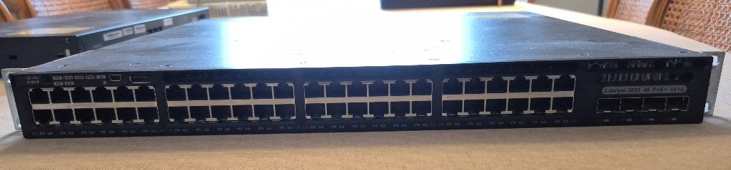 Cisco Catalyst 3650 48 PoE+ 4x1G (WS-C3650-48PS), Ophalen, Gebruikt