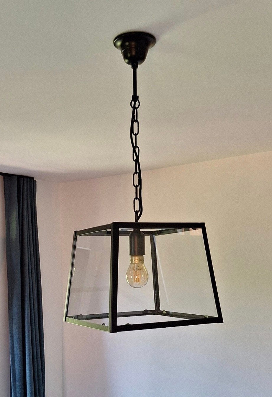 Hanglamp uit zwart metaal en glas, Ophalen