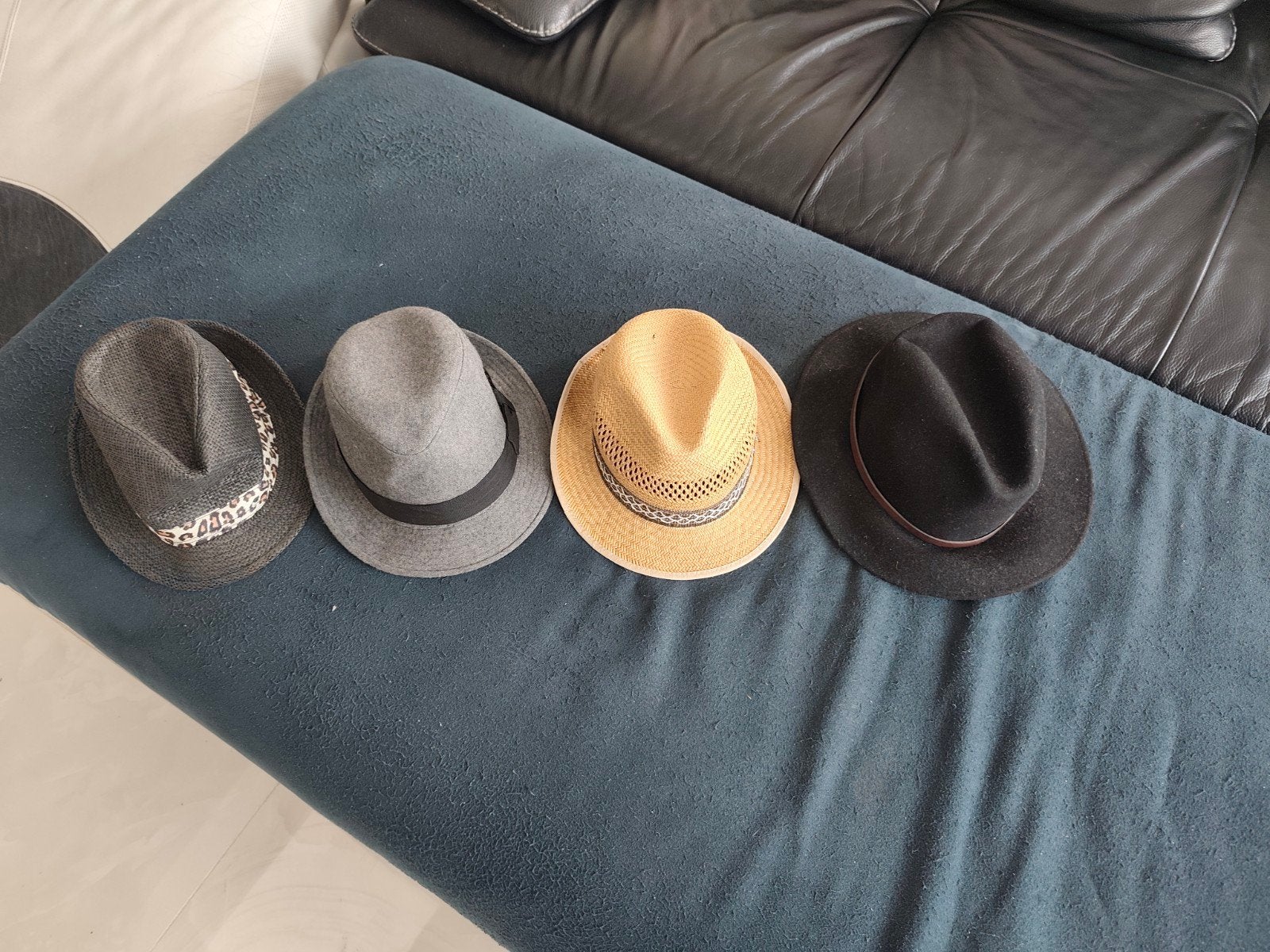 4 chapeaux homme Panama, canotier, borsalino . T. 57-58, Enlèvement ou Envoi, Comme neuf, 58 ou 59 cm (L, 7¼ ou ⅜ pouces), Chapeau