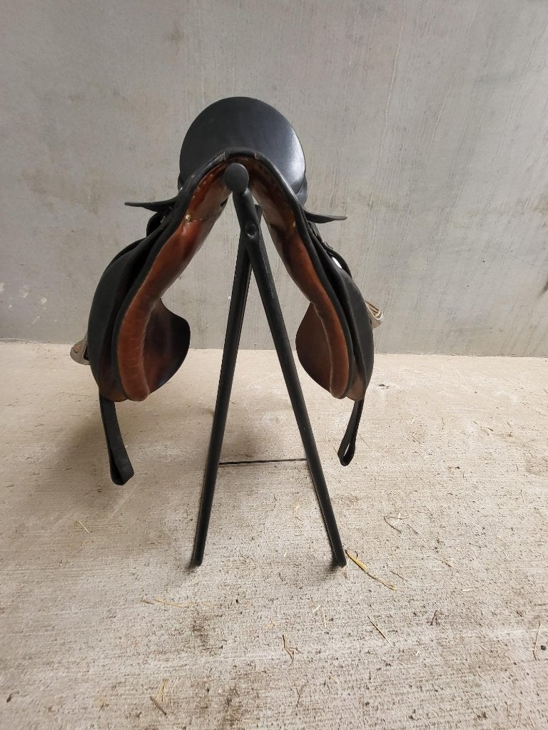 selle de dressage Stubben, Étriers inclus, Stubben, L (17.5 pouces), Enlèvement