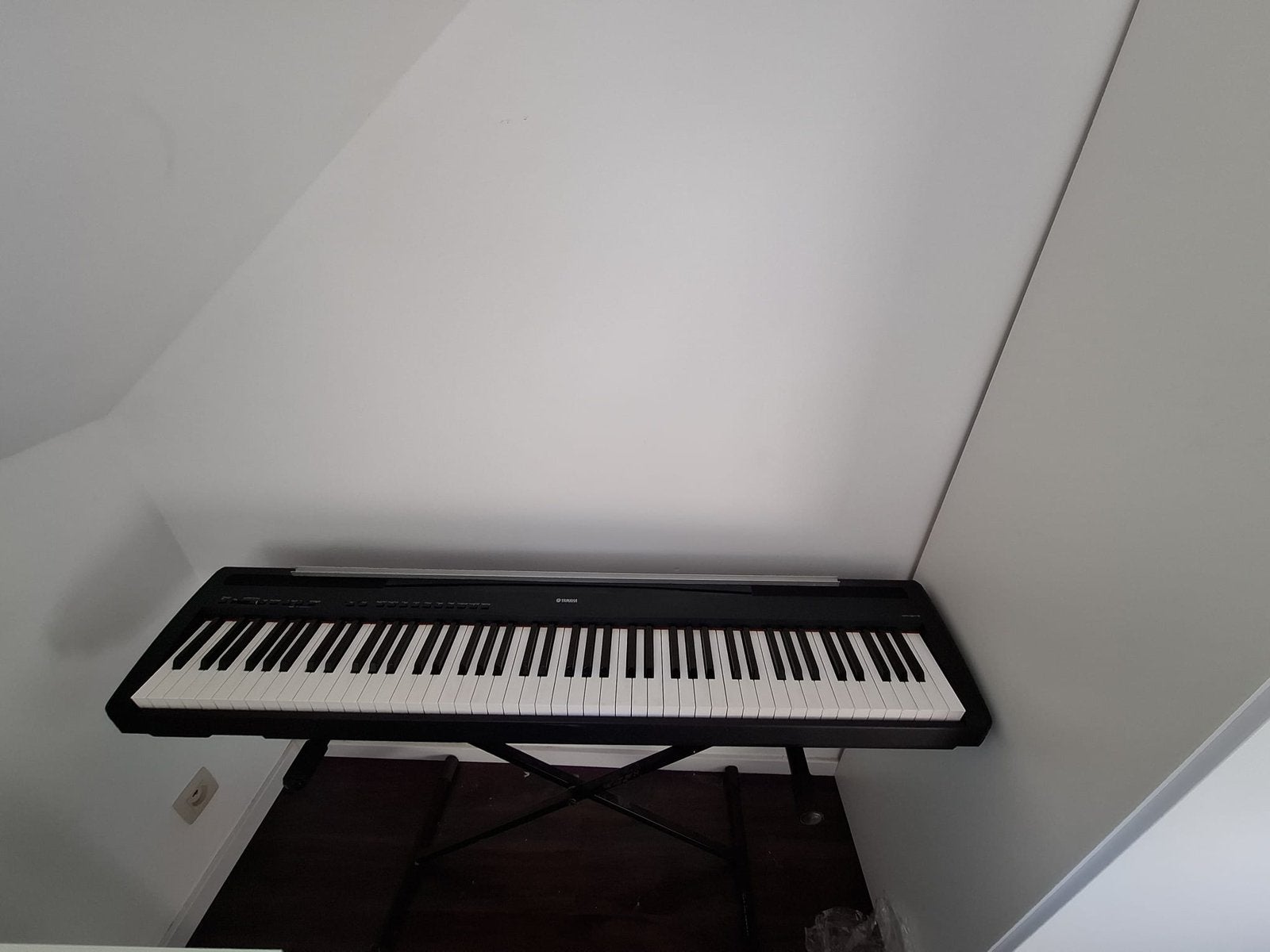 Yamaha P85 digitale piano + standaard, Muziek en Instrumenten, Keyboards, Ophalen, Zo goed als nieuw, Yamaha