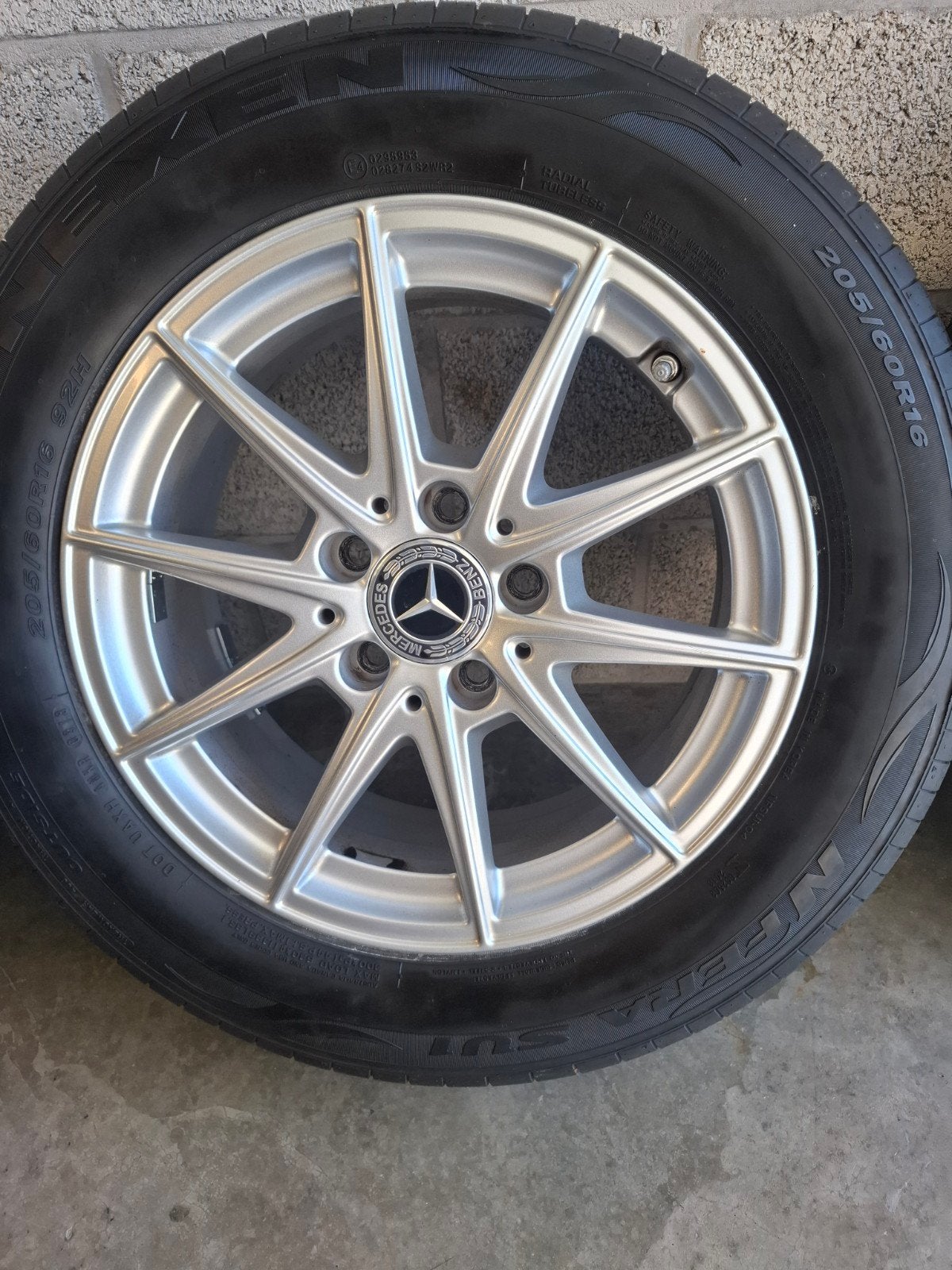 Originele Mercedes velgen + zomerbanden, Auto-onderdelen, Banden en Velgen, Band(en), Zomerbanden, 16 inch, Ophalen