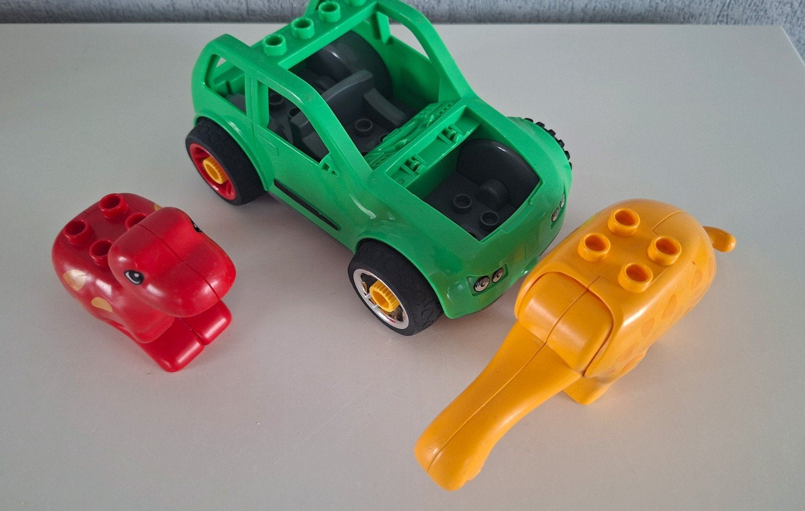 Lego Duplo :  2 dinosaurussen en jungle auto, Ophalen of Verzenden, Gebruikt, Duplo