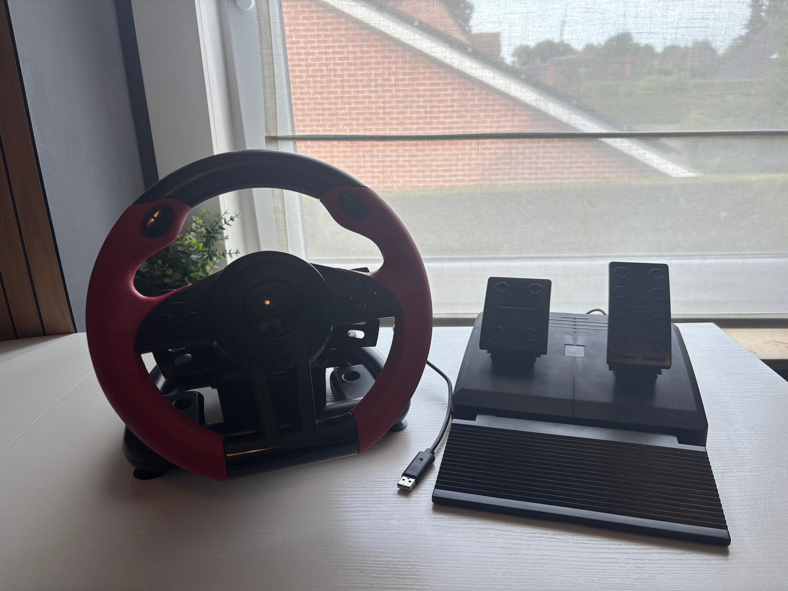 Racing Wheel + Pedalen (PS4 / Xbox / PC / Switch), Ophalen, Zo goed als nieuw