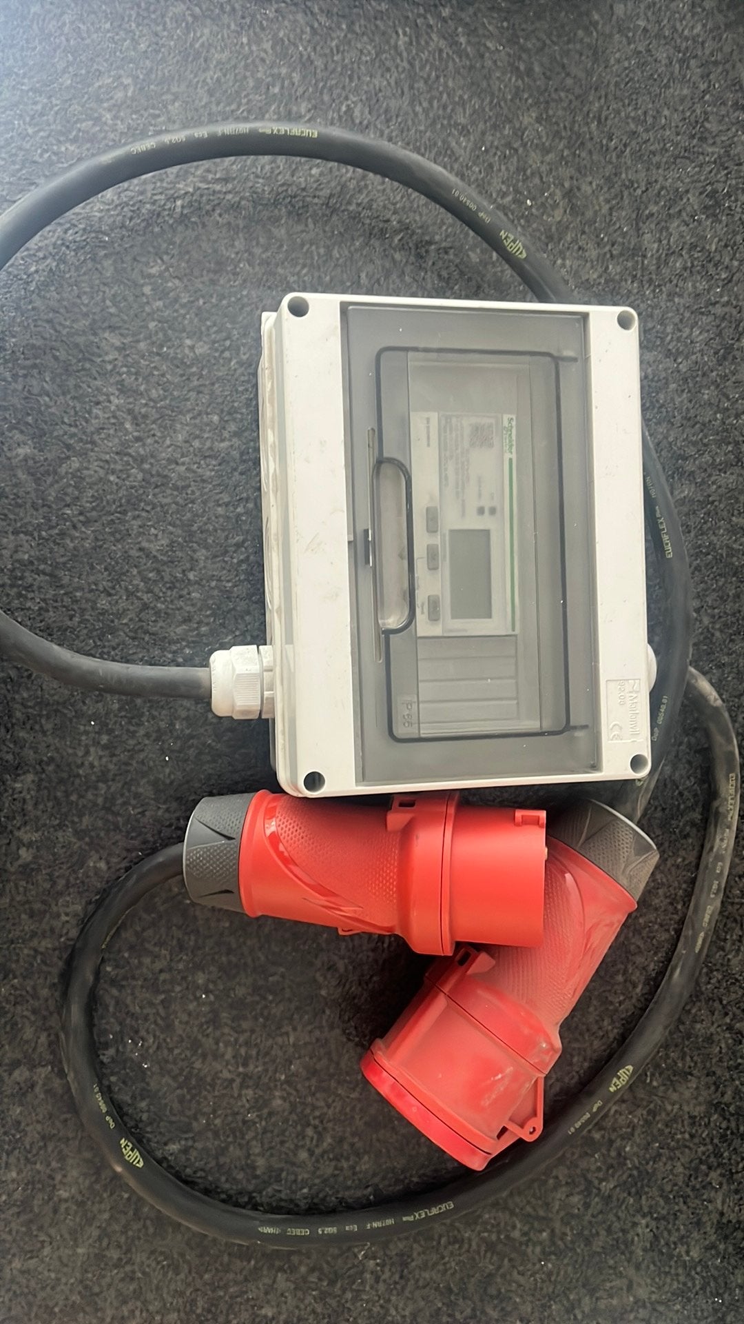 Compteur électrique Schneider triphasé avec prises CEE, Bricolage & Construction, Enlèvement, Comme neuf, Schneider Electric