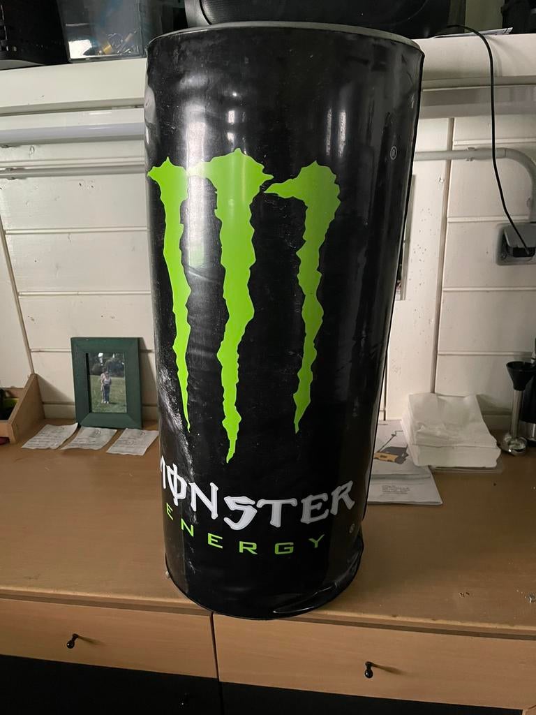 Monster energy oplaasbaar blik, Sport en Fitness, Ophalen, Zo goed als nieuw