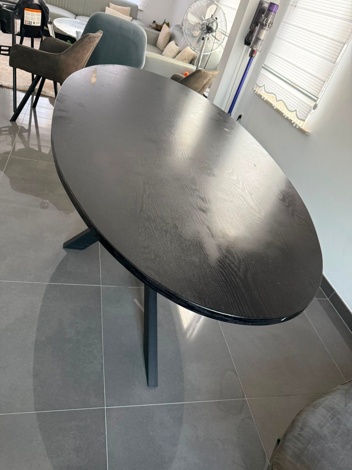 Zwarte ovale eettafel te koop, Huis en Inrichting, Tafels | Eettafels, Ophalen