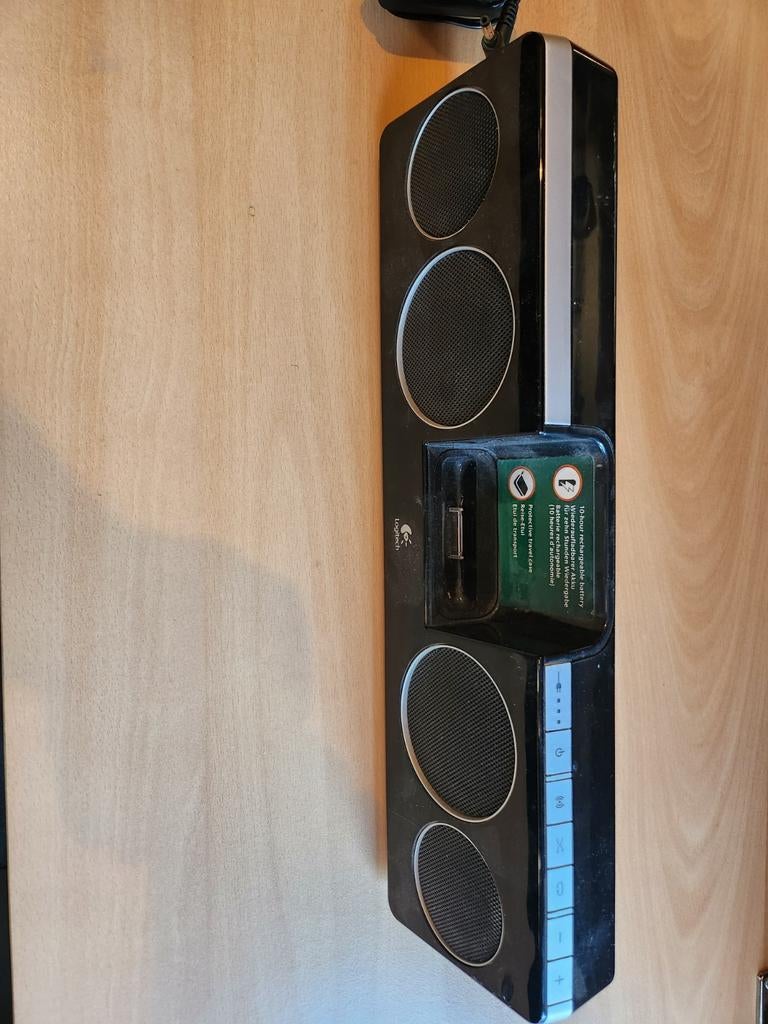 Logitech Pure-Fi Express Plus iPod/iPhone speaker dock met a, Ophalen