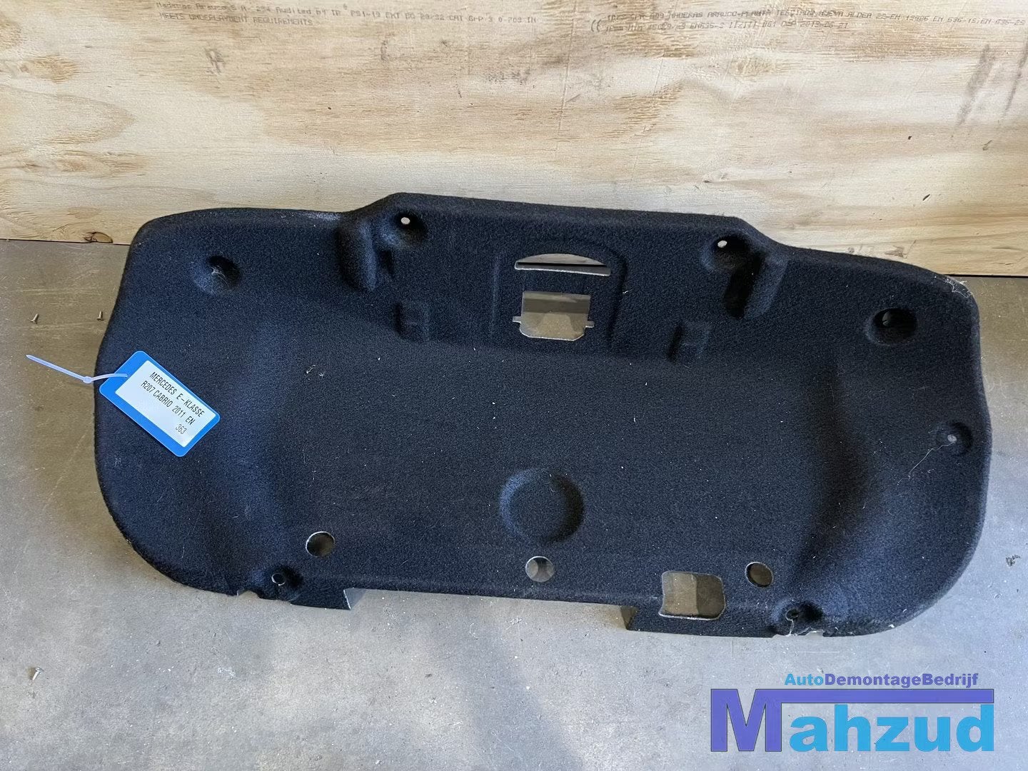 Mercedes E A207 kofferbak bekleding 2076941525 2010-2016, Mercedes-Benz AG, Mercedes-Benz, Utilisé, Mercedesstrasse 120
70372  Stuttgart, DE